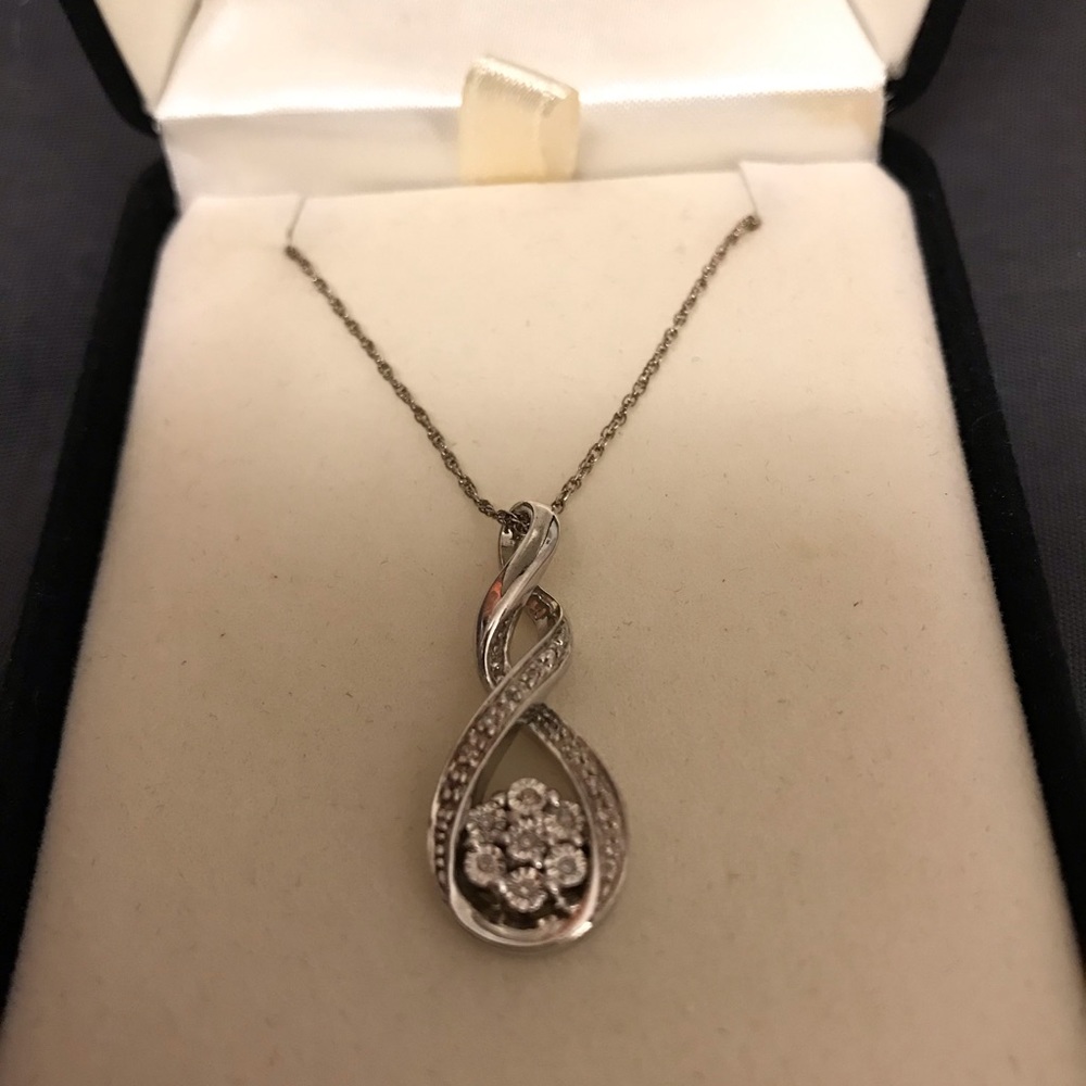 Kay diamond flower necklace